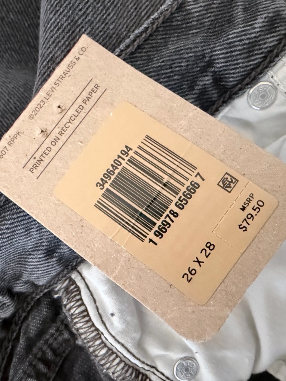 NWT Levi's Wedgie Straight Black Charcoal Distressed Denim Jeans Women's W26xL28 - Picture 6 of 9